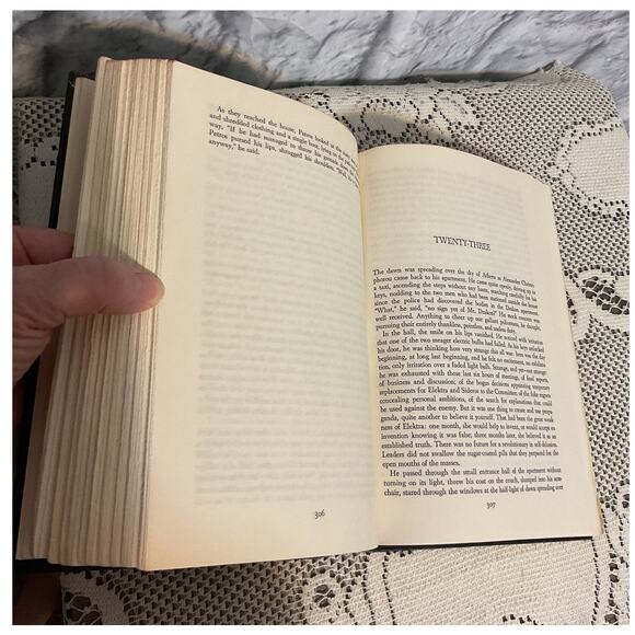 1960 The Deadly Decisions (Decision at Delphi and The Venetian Affair) - Picture 6 of 6